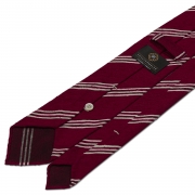 Cravate rayée en shantung de soie rouge et beige, roulée à la main