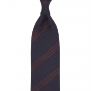 Cravate rayée en shantung de soie bleu marine et marron, roulée à la main