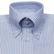Chemise Oxford à rayures fines bleues et col bouton