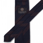 Cravate rayée en shantung de soie bleu marine et marron, roulée à la main